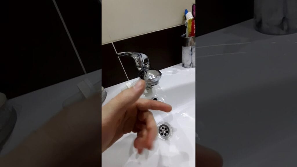 Что делать, если при закрытом кране течёт вода?