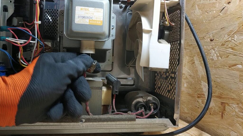 Что может быть, если микроволновка работает, но не греет?