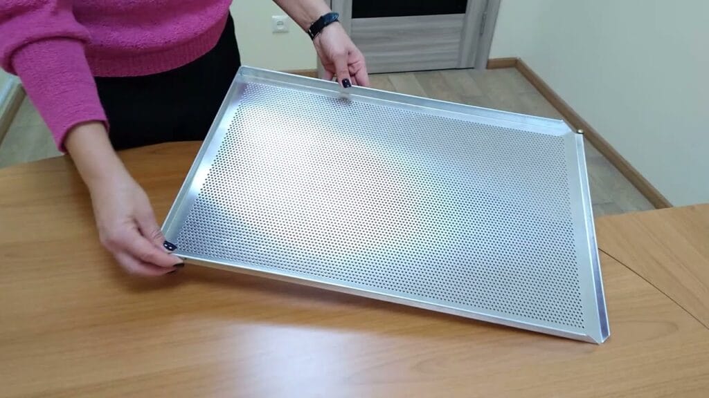 Из какого материала лучше брать противень?