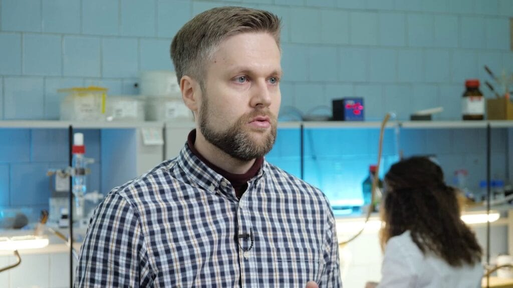 Из какого пластика делают детские бутылочки?