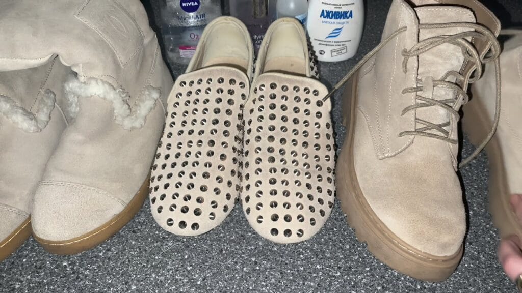 Как очистить от пятен кожаную светлую обувь?