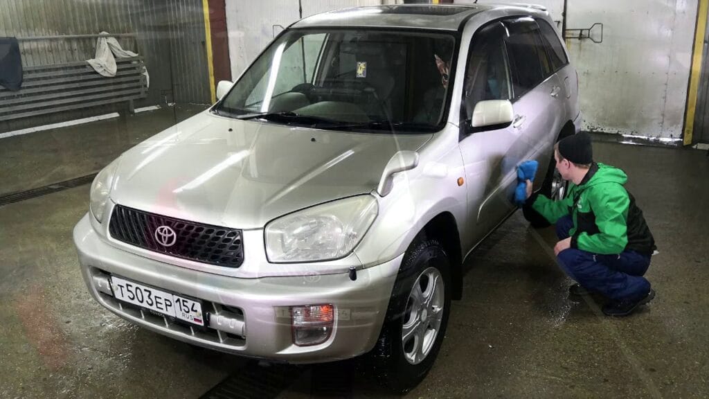 Как правильно ухаживать за лакокрасочным покрытием автомобиля?