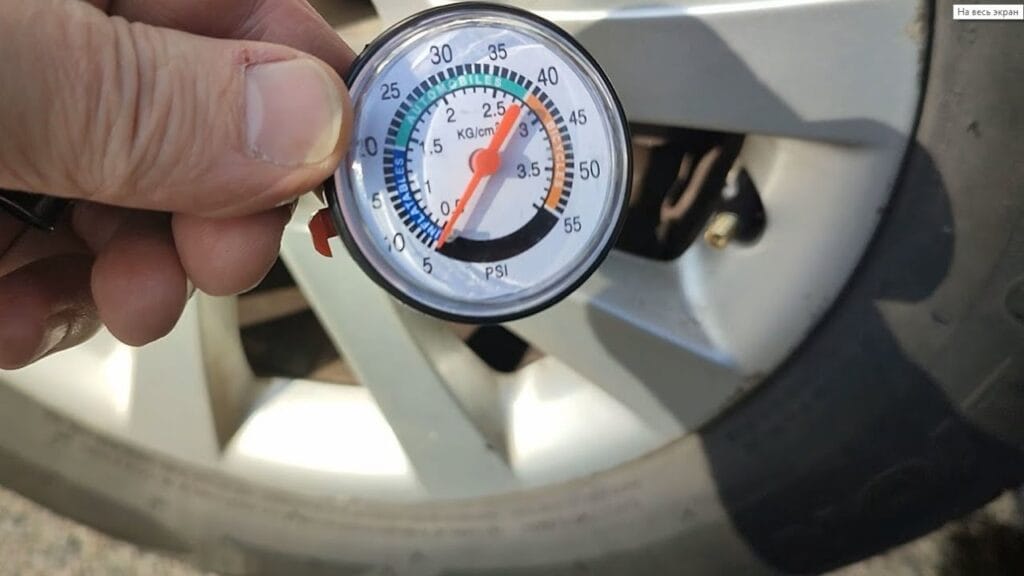 Как проверить давление в шинах без манометра?