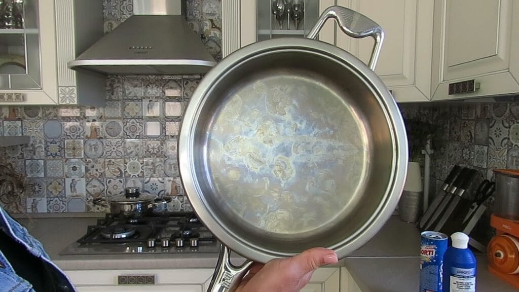 Как убрать пятна на посуде?