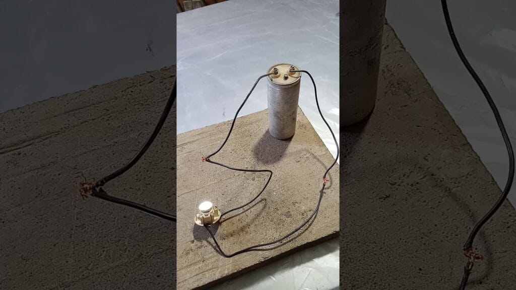 Можно ли использовать конденсатор как батарейку?