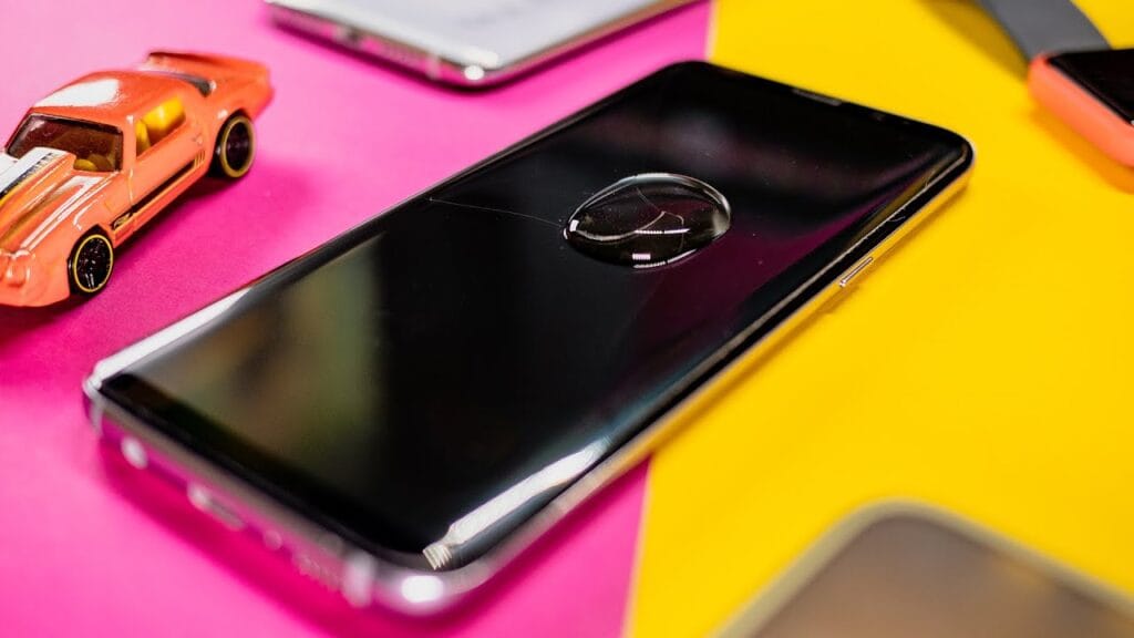 Можно ли восстановить разбитый экран на телефоне?