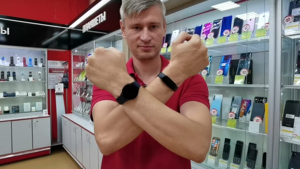 В чем разница между фитнес-браслетом и смарт-часами?