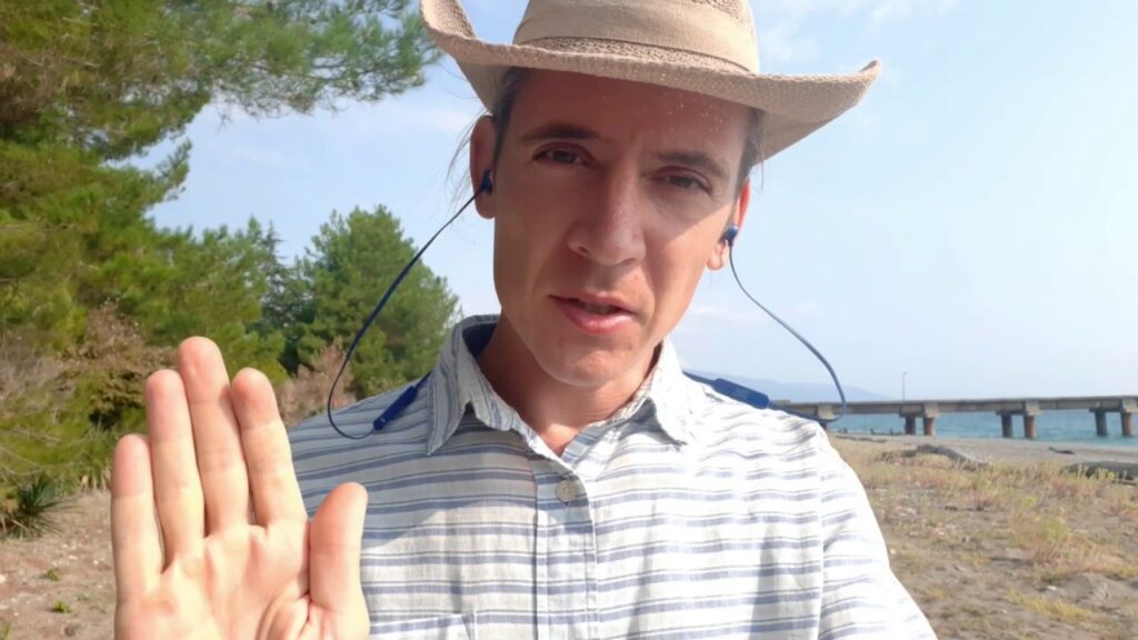 Из чего делают биоразлагаемый пластик?