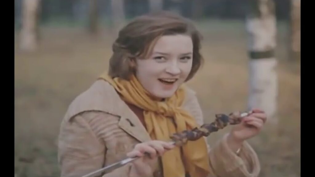 Из какого произведения эти строки: месяц, серебряный шар со свечою внутри?