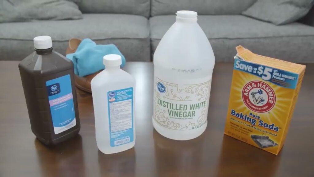 Как удалить трудновыводимые пятна с кожаной обуви?