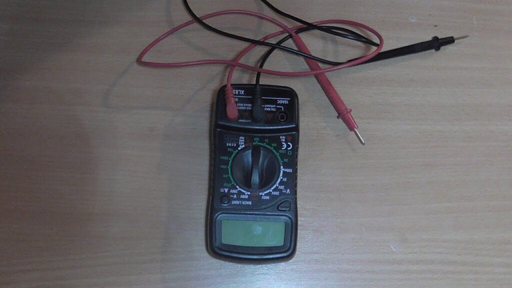 Как узнать, где плюс, а где минус на батарейке?