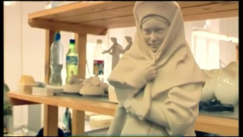 Какова история возникновения фарфора?