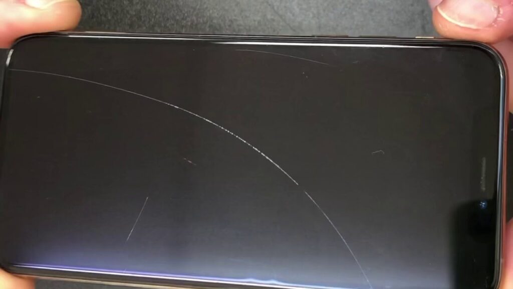 Можно ли убрать глубокую царапину с экрана?