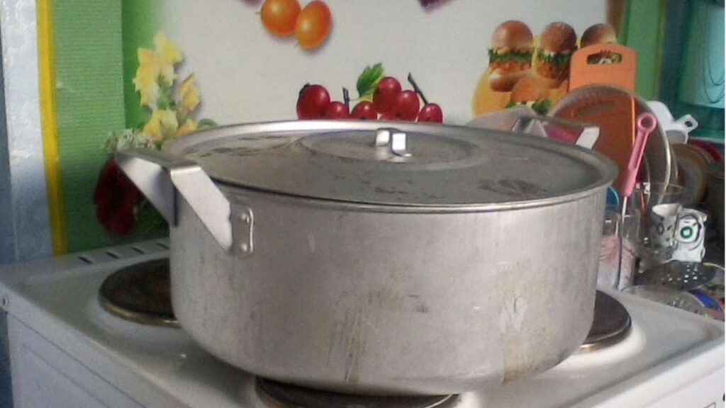 Почему повара используют алюминиевые кастрюли?