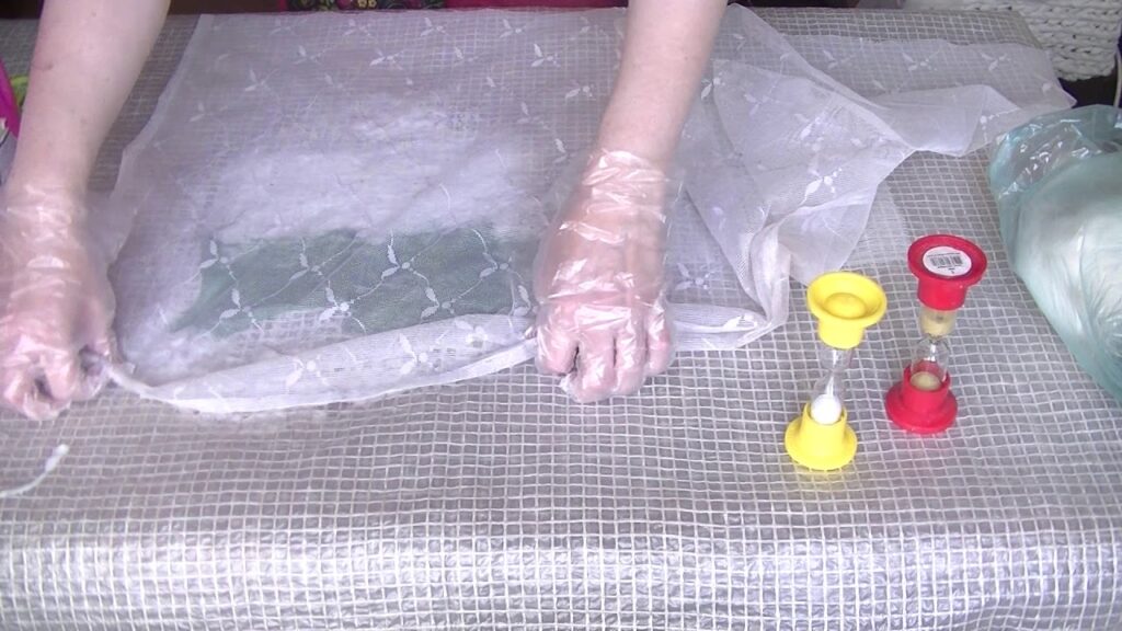 Зачем гладят через марлю?