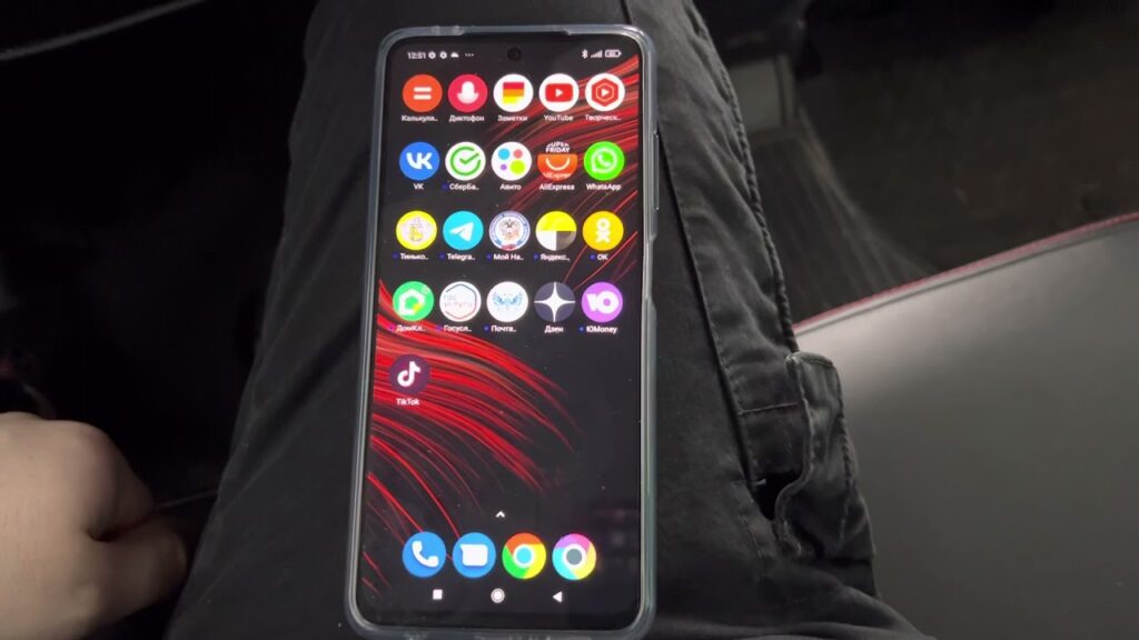 Почему мой телефон заряжается, но уровень заряда не увеличивается?