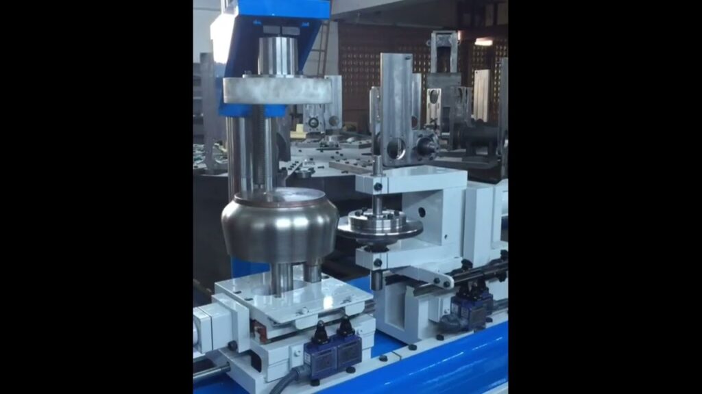 В какой технологии производства посуды используют готовые листы металла, из которых штампуют посуду с помощью пресса?